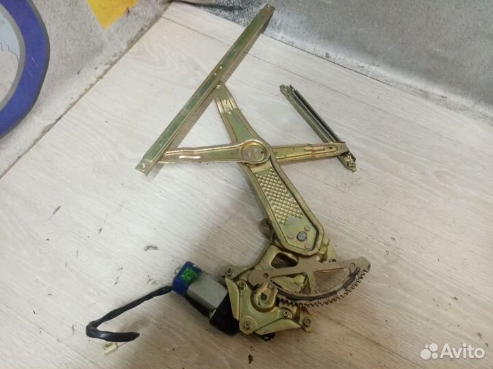 Стеклоподъемник перед Geely MK Лев