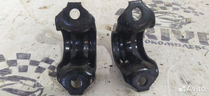 Крепление стабилизатора переднее Toyota Prius