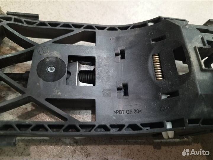 Кронштейн ручки задней правой Skoda Rapid 2012