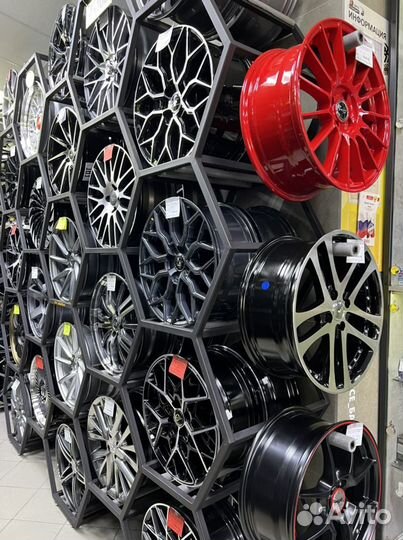 Литой диск R17 7.5 ET32 4*100 d60.1