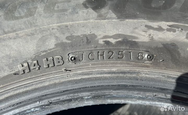 Bridgestone Blizzak Spike-02 SUV 215/65 R16 98T