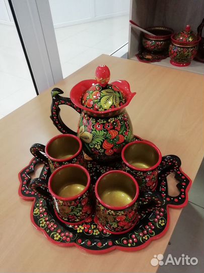 Хохлома посуда и матрешки