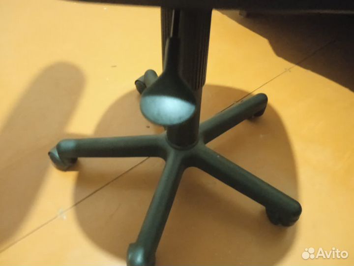 Продам офисное кресло