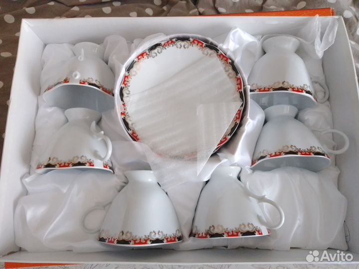 Фарфоровый чайный сервиз