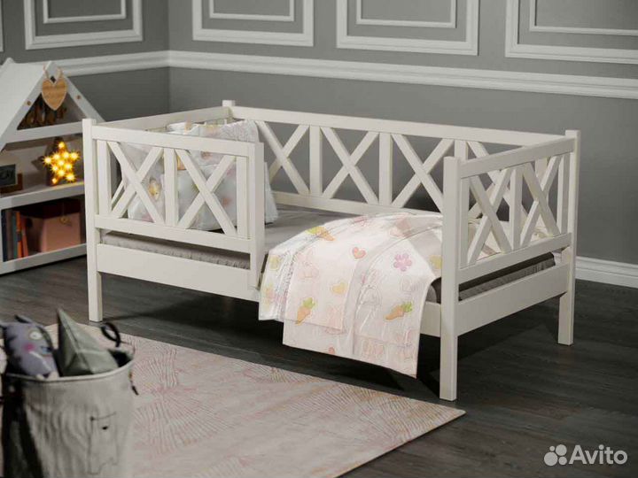 Кроватка высокий борт софа из натурального дерева