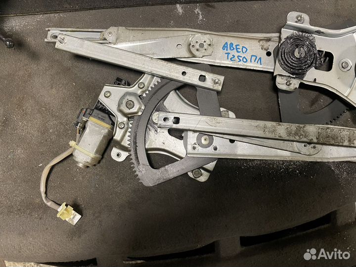 Стеклоподъемник передний Шевроле Авео Т250
