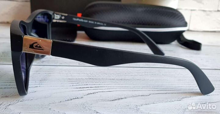 Солнцезащитные очки Quiksilver новые с чехлом