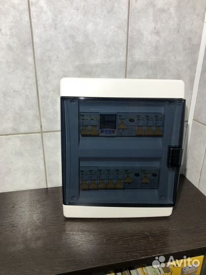 Щит электрический накладной 8 кВт 8 групп