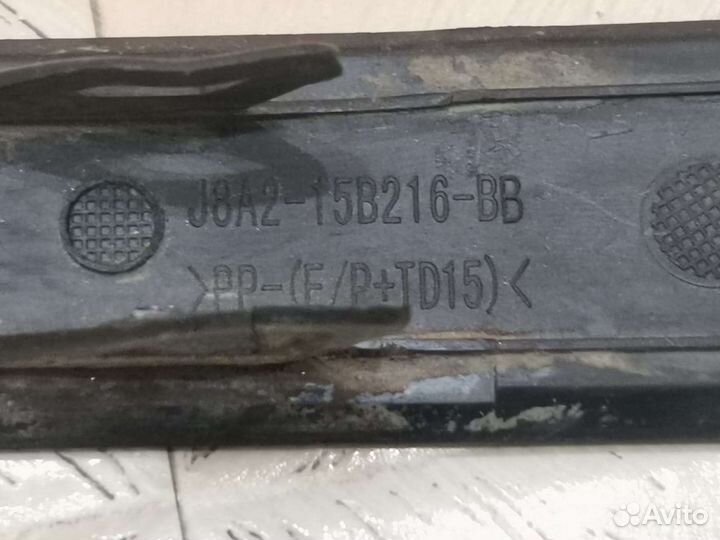 Range Roger velar молдинг бампера правый