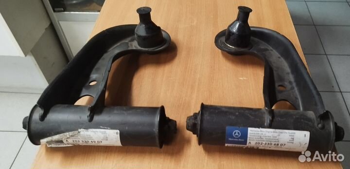 Рычаг передний верхний mercedes W 202 комплект
