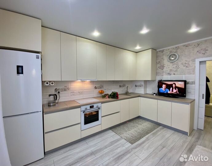 Угловая кухня на заказ. Фабрика в Новосибирске