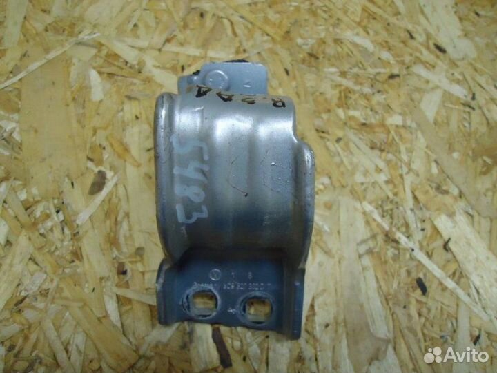 Петля багажника правая Volkswagen Passat B6 BZB