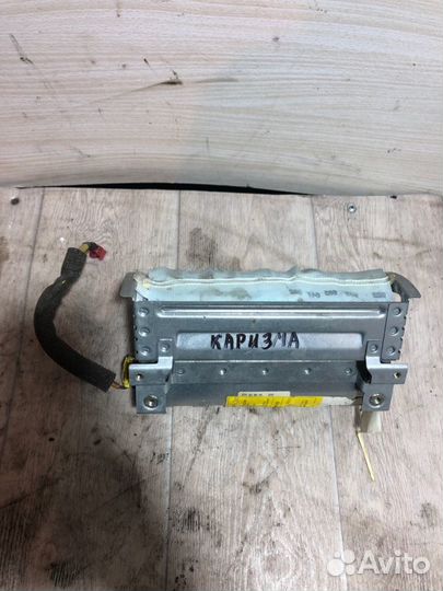 Подушка безопасности пассажира Mitsubishi Carisma