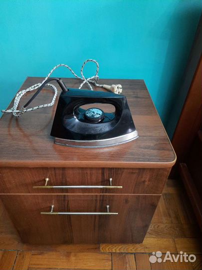 Утюг металлический