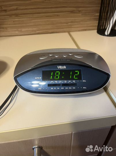 Часы настольные Vitek 3517