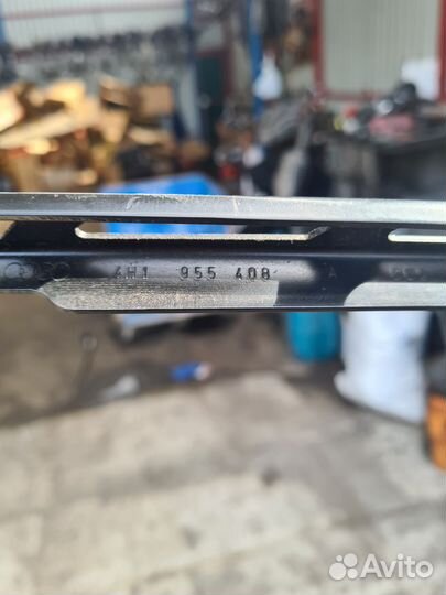 Рычаг стеклоочистителя правый. Ауди А8-D4