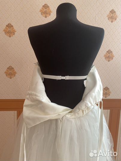 Свадебное платье р.44. Новое. Этикетка