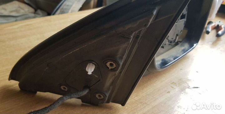 Правое зеркало на Volkswagen touareg 2005