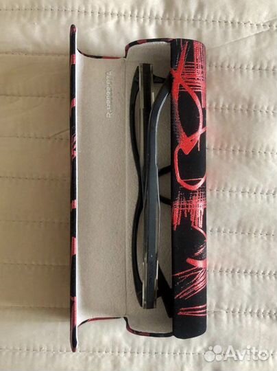 Футляр для очков. Новый. Черный с красным