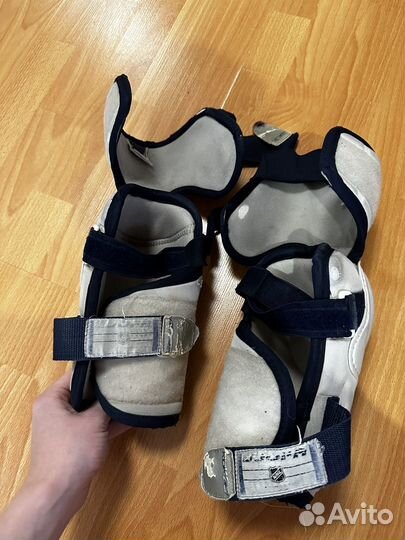 Налокотники хоккейные sr reebok