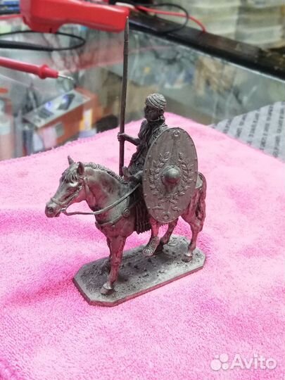 Оловянная миниатюра Всадник