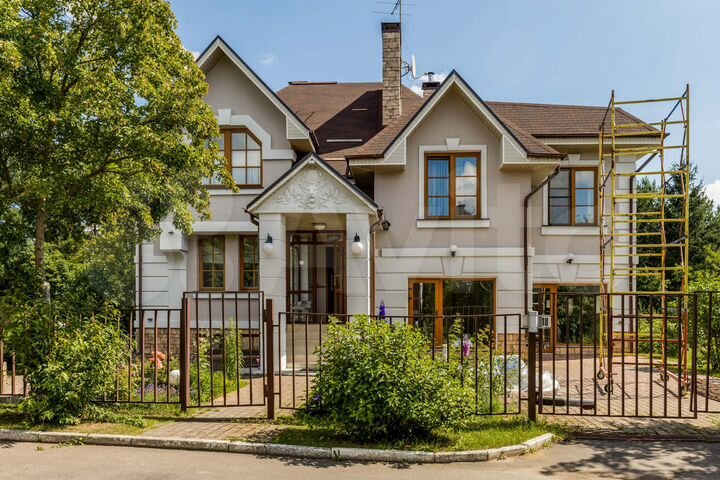 Дом 400 м² на участке 19 сот.