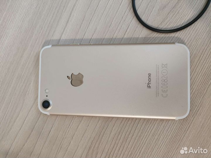 Телефон iPhone 7 заблокированный