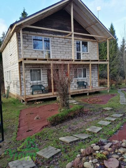 Дом 275 м² на участке 8 сот.