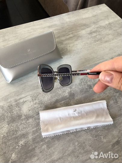 Очки солнцезащитные Swarovski