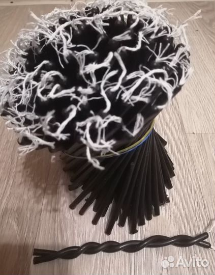 Восковые черные свечи