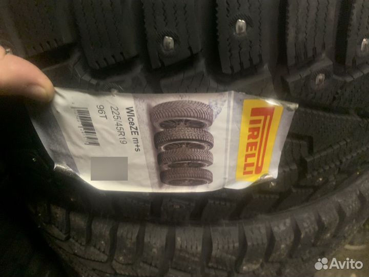 Pirelli Winter Ice Zero 225/45 R19 96T