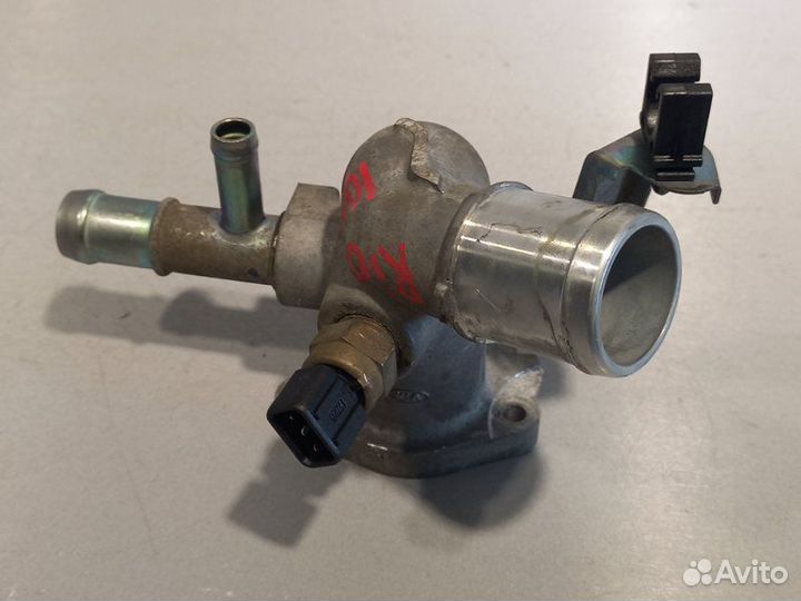 Фланец системы охлаждения Kia Rio седан G4FC 2016