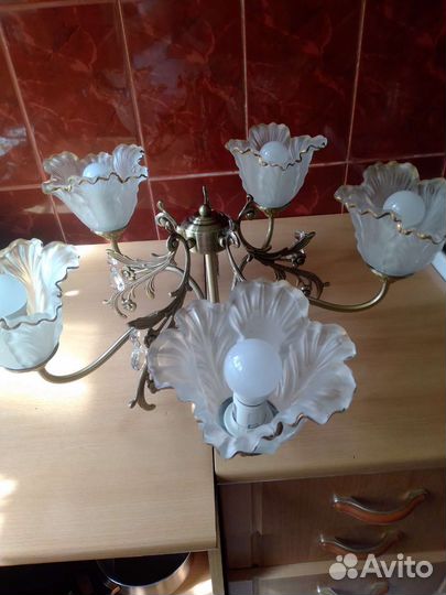 Люстра потолочная,и два бра