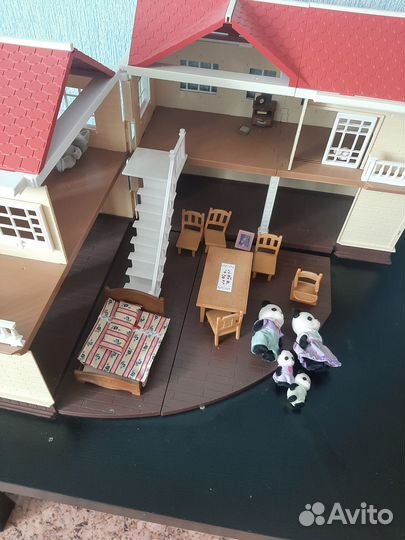 Детский домик с частичной мебелью и игрушками