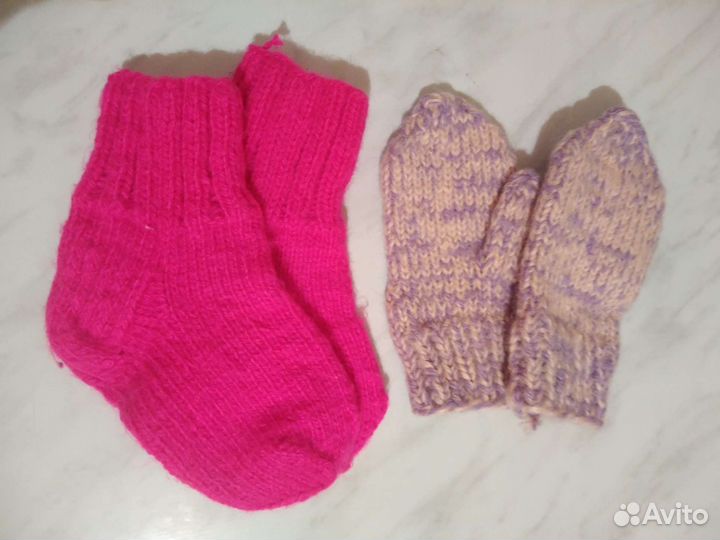 Шерстяные носки и варежки