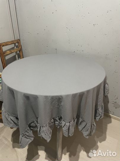 Скатерть и предметы сервировки стола