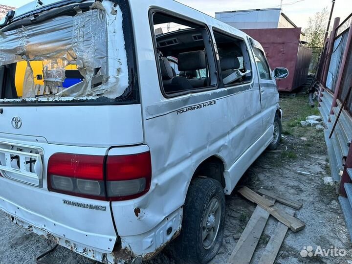 Toyota Regius 2.7 AT, 2000, битый, 287 000 км