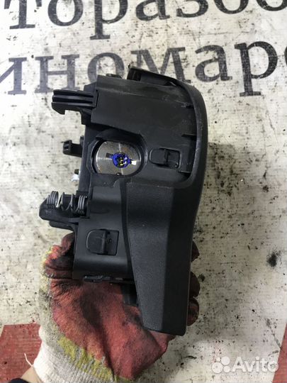 Подушка безопасности в рулевое колесо Nissan Pathf