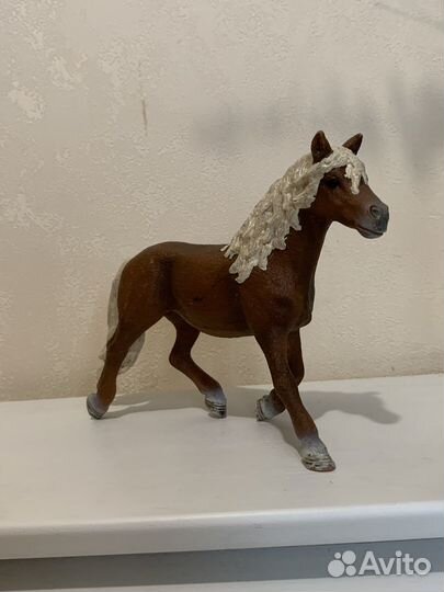 Фигурка жеребца Schleich