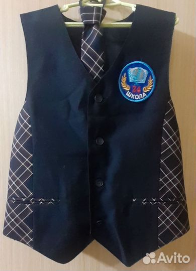 Жилет школьный +галстук 146р