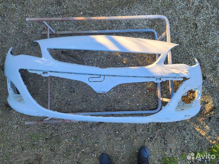 Бампер передний на opel astra j