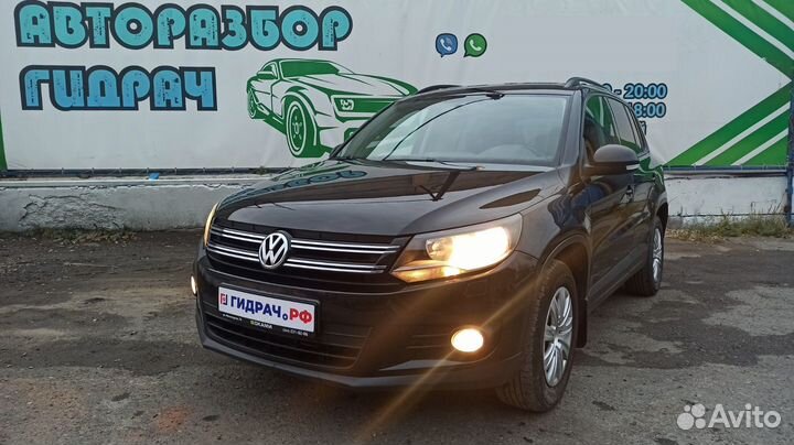 Накладка Volkswagen Tiguan 5N1863129B82V