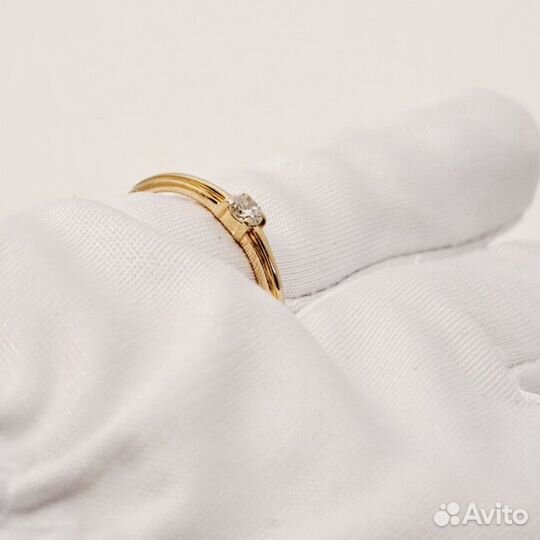 Золотое кольцо с бриллиантом 16,5р