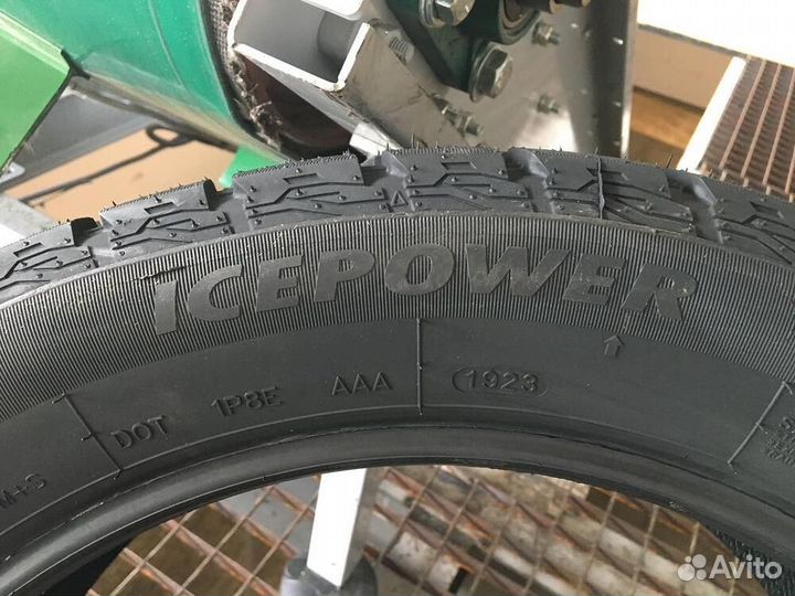 Windforce IcePower UHP 215/55 R18 95H