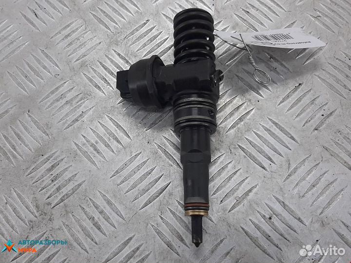 Форсунка Volkswagen Golf 4 2005 038130073AG