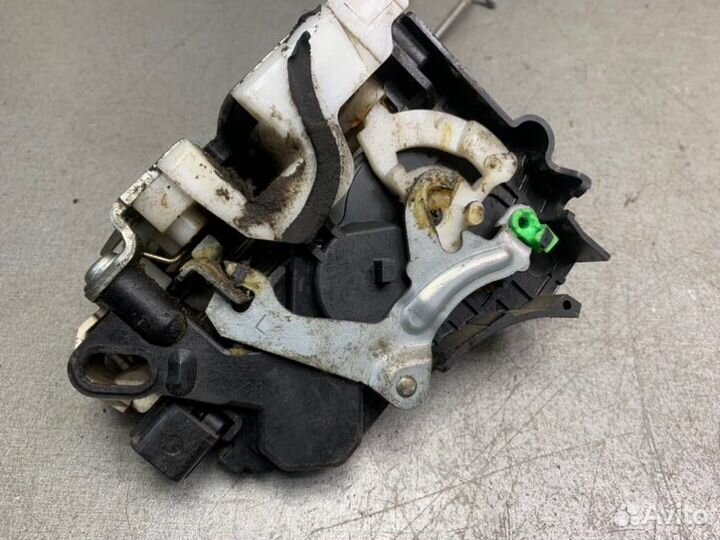 Замок двери передний левый Mitsubishi Lancer 9