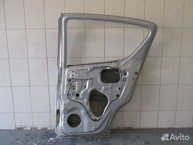 Дверь задняя правая Suzuki Splash