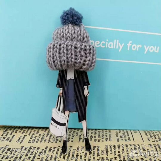 Брошь куколка