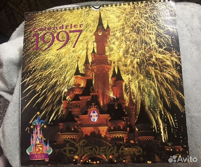 Календарь Disneyland настеный