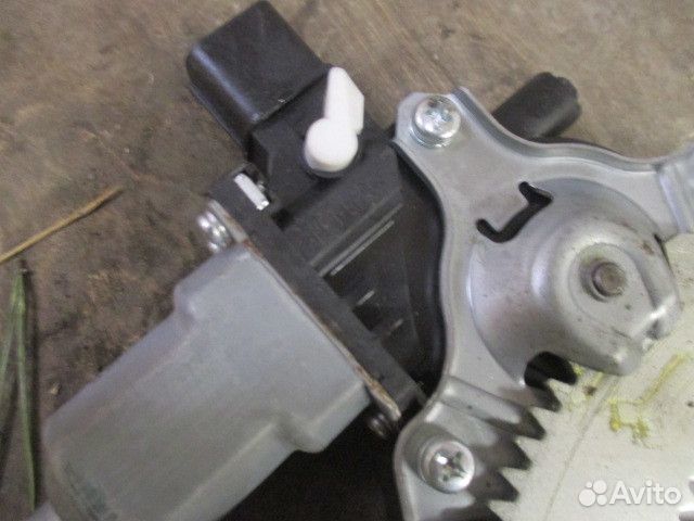 Стеклоподъемник электр. задний левый Mitsubishi La